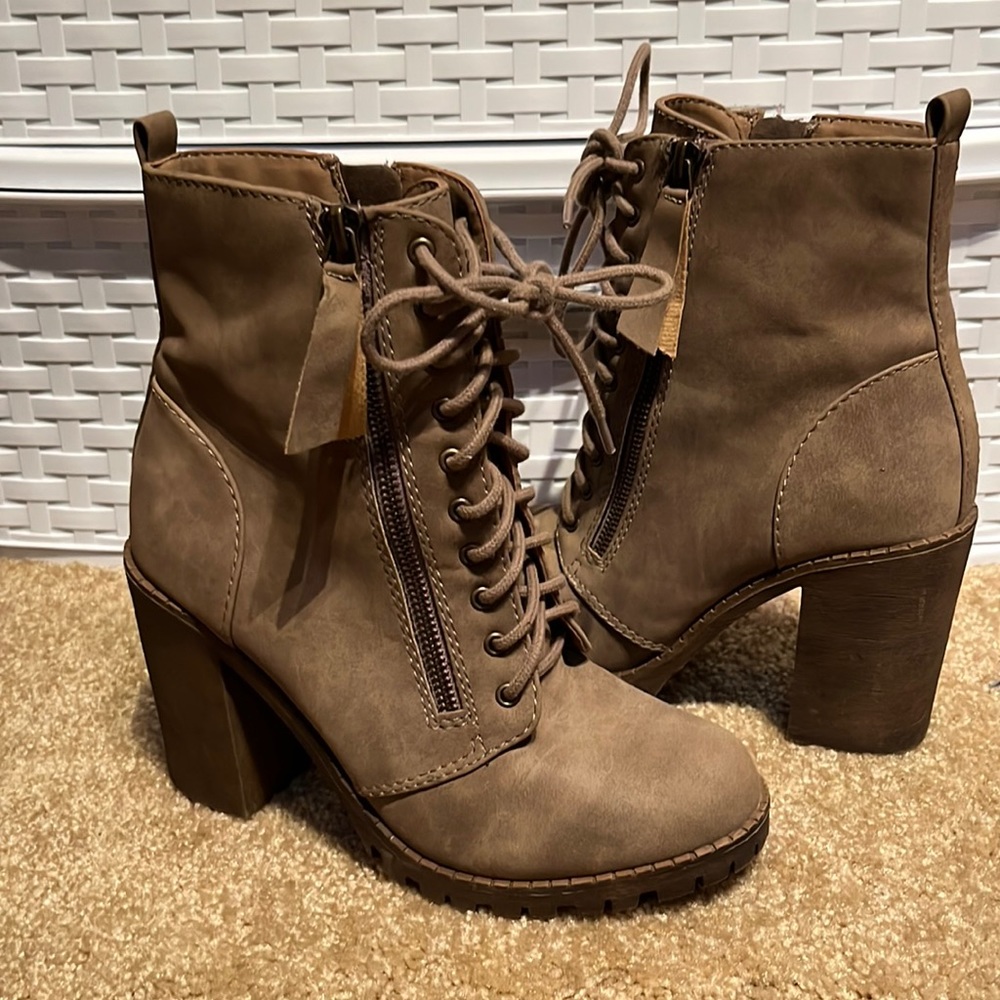 Brand: SODA  Size: 7 Color: tan/light brown